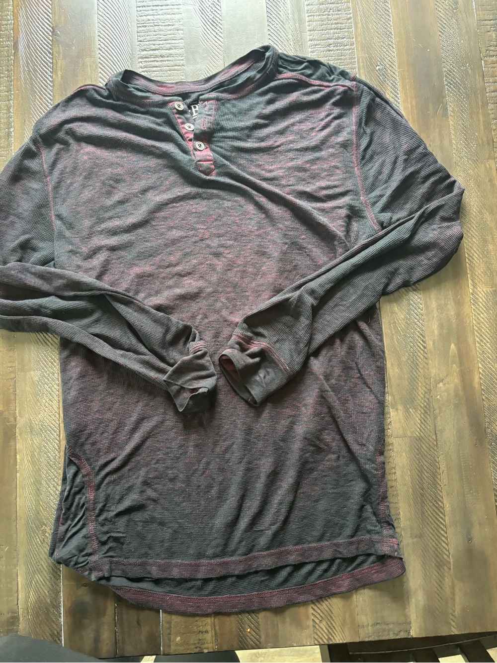 Buckle Men's Long-Sleeve Henley in Black and Burgundy Heather